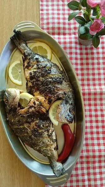 Loup de mer grillé entier