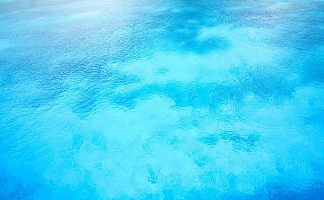 مياه فيروزية صافية في البحر الأحمر